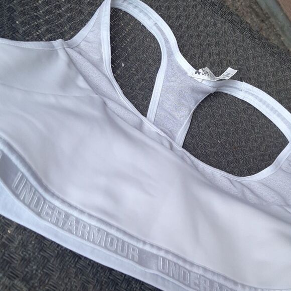 3/10$ Under Amour sports bra - Picture 2 of 3